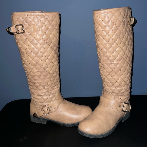 Tan quilted pattern boots size 8 1/2 👢 - Picture 2 of 14